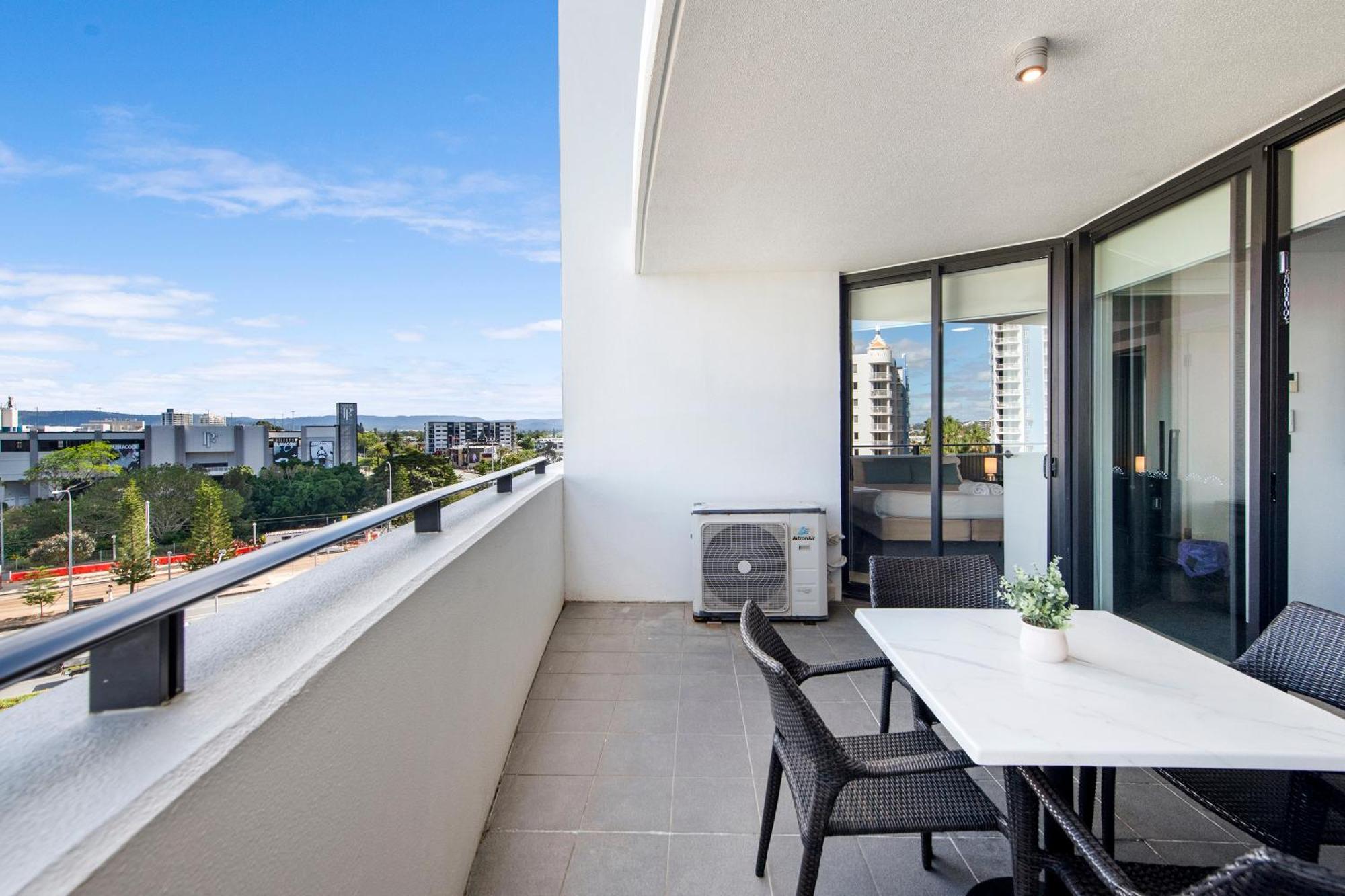 Apartment Sierra Grand Broadbeach - Self Contained & Privately Managed *