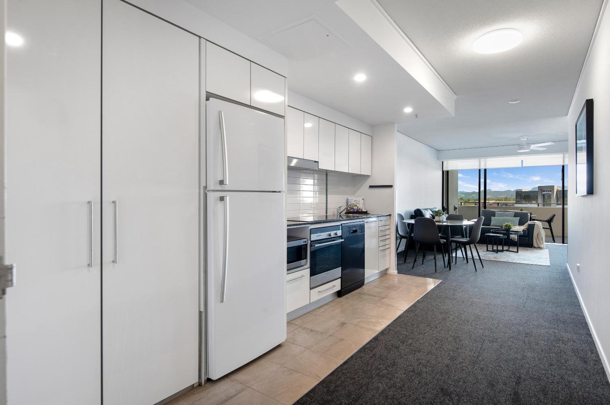 Sierra Grand Broadbeach - Self Contained & Privately Managed Apartment Gold Coast