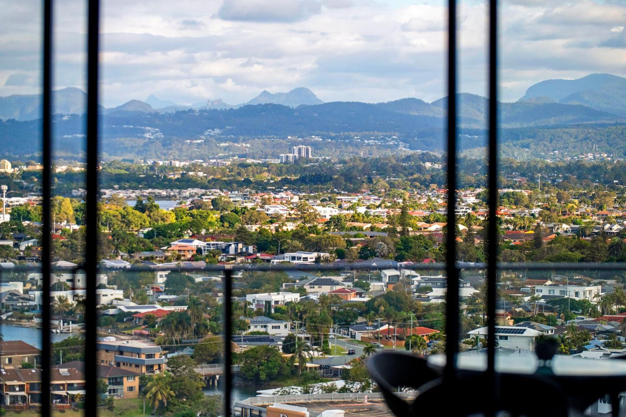 Sierra Grand Broadbeach - Self Contained & Privately Managed Apartment Gold Coast