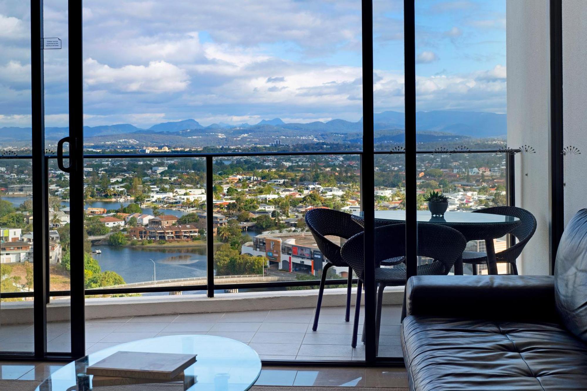 Apartment Sierra Grand Broadbeach - Self Contained & Privately Managed *