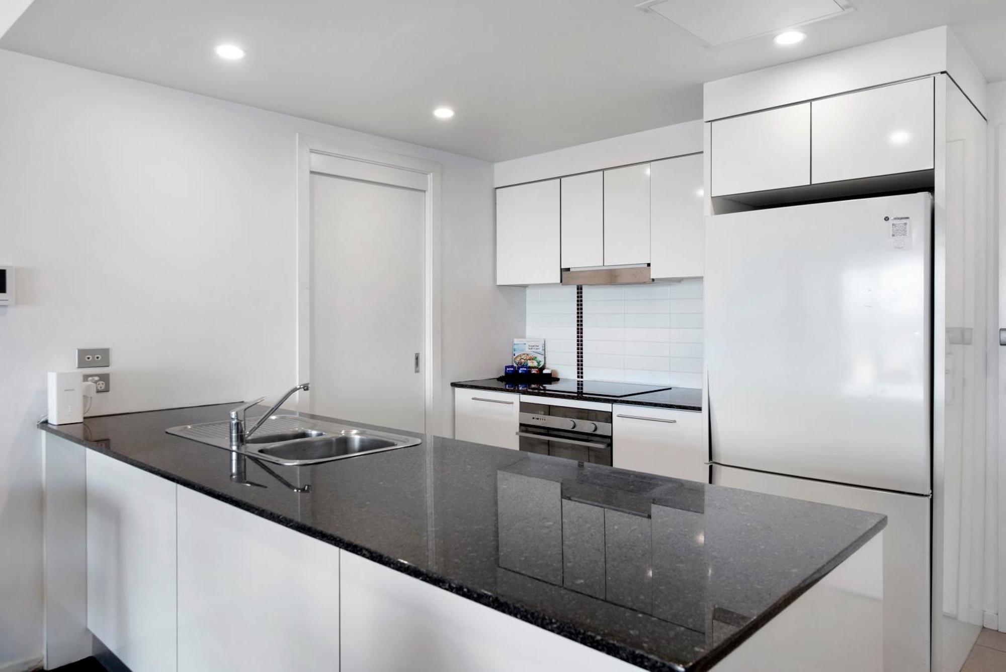 Apartment Sierra Grand Broadbeach - Self Contained & Privately Managed